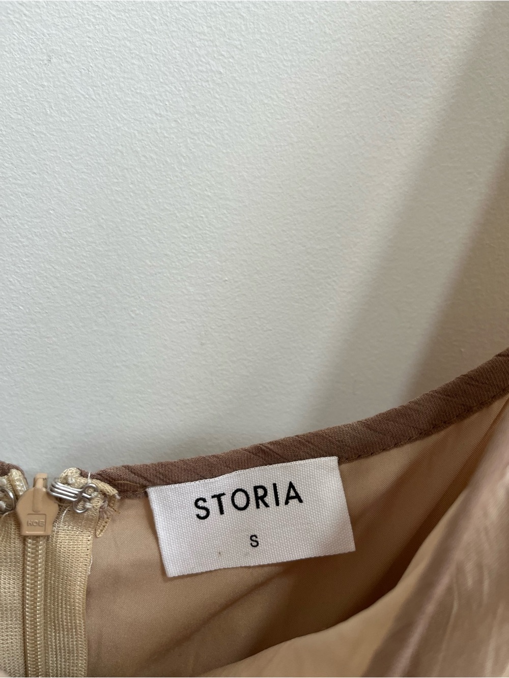 Storia monochromatic tan brown tiered midi dress all over bow details size small - Picture 11 of 13